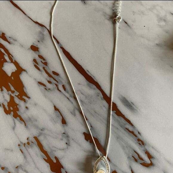 NWT Vintage Avon Silvertone Necklace with Rhinestones and Simulated Pearl - Picture 5 of 6